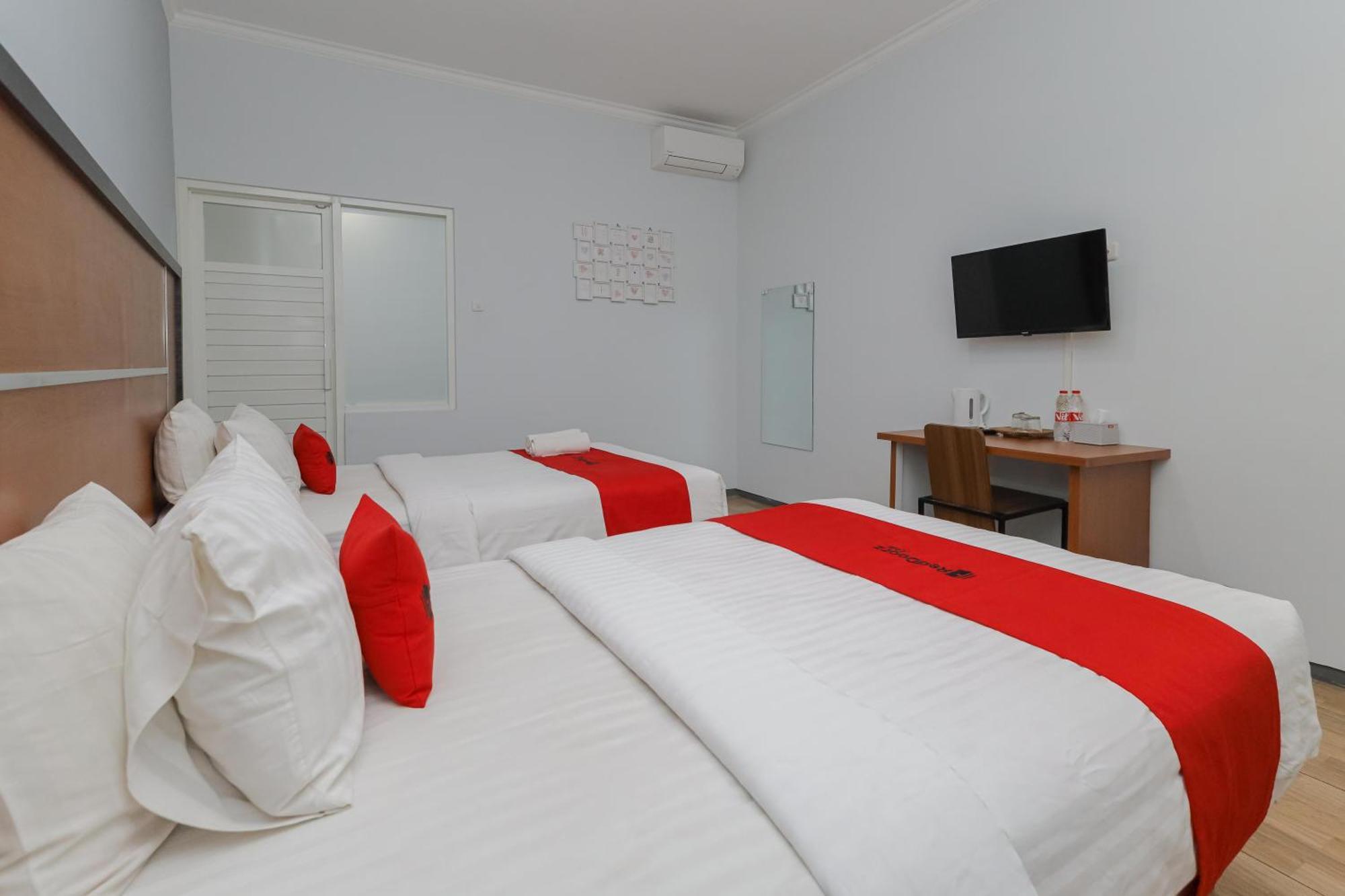 Reddoorz Plus At Swun Stay Raya Langsep Маланг Экстерьер фото