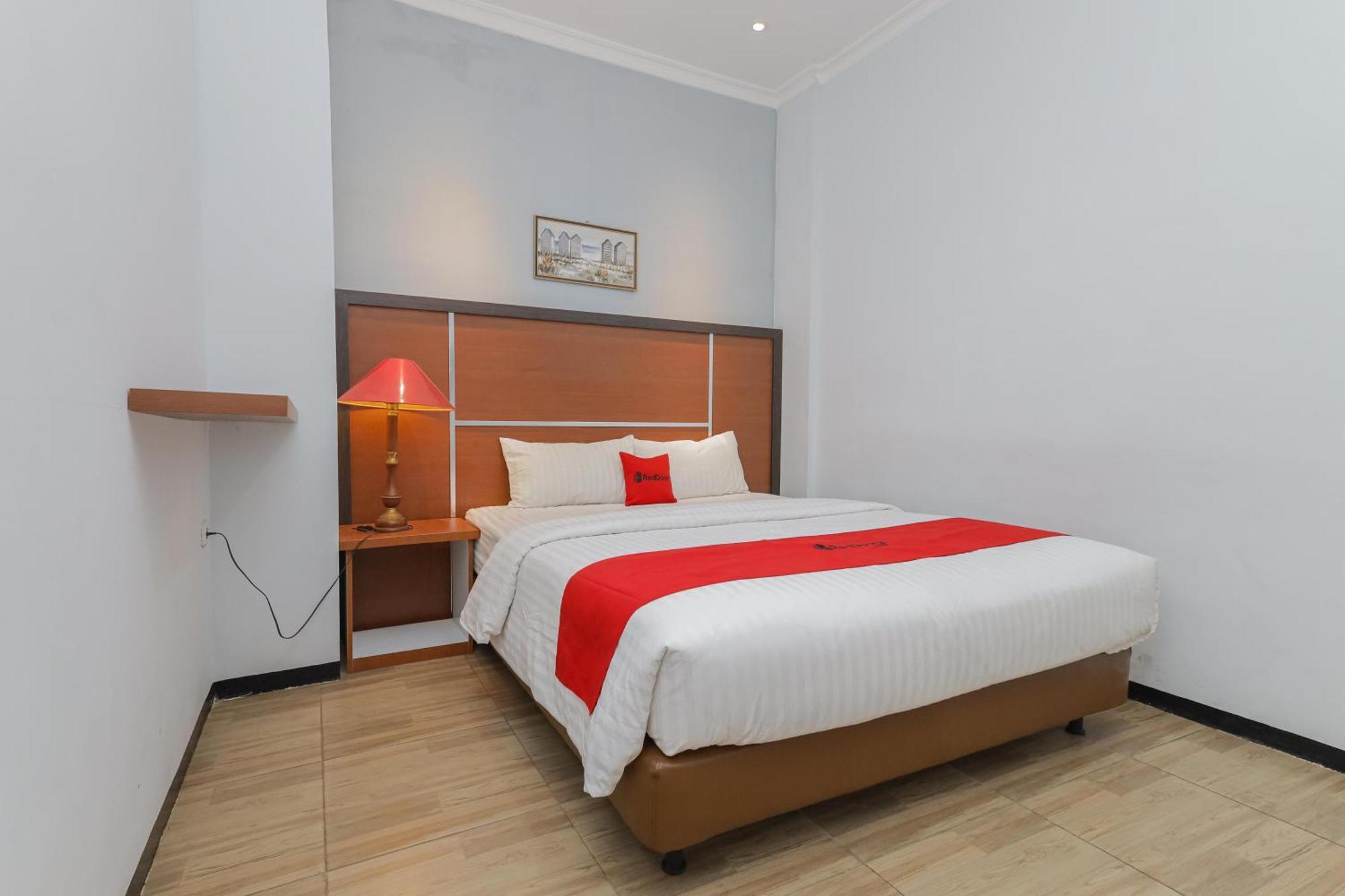 Reddoorz Plus At Swun Stay Raya Langsep Маланг Экстерьер фото
