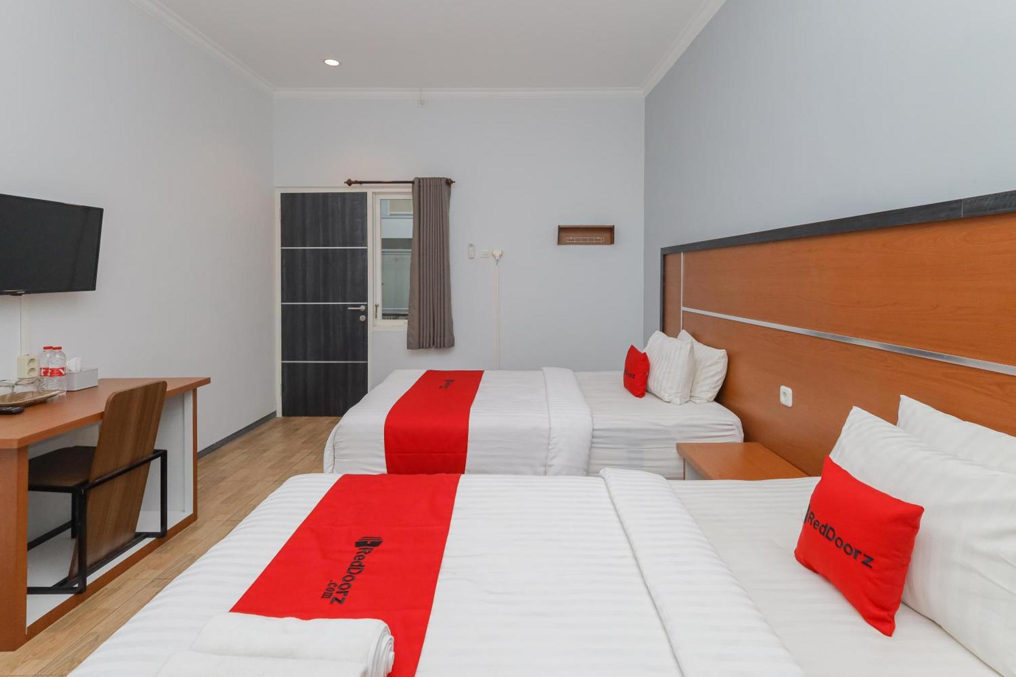 Reddoorz Plus At Swun Stay Raya Langsep Маланг Экстерьер фото