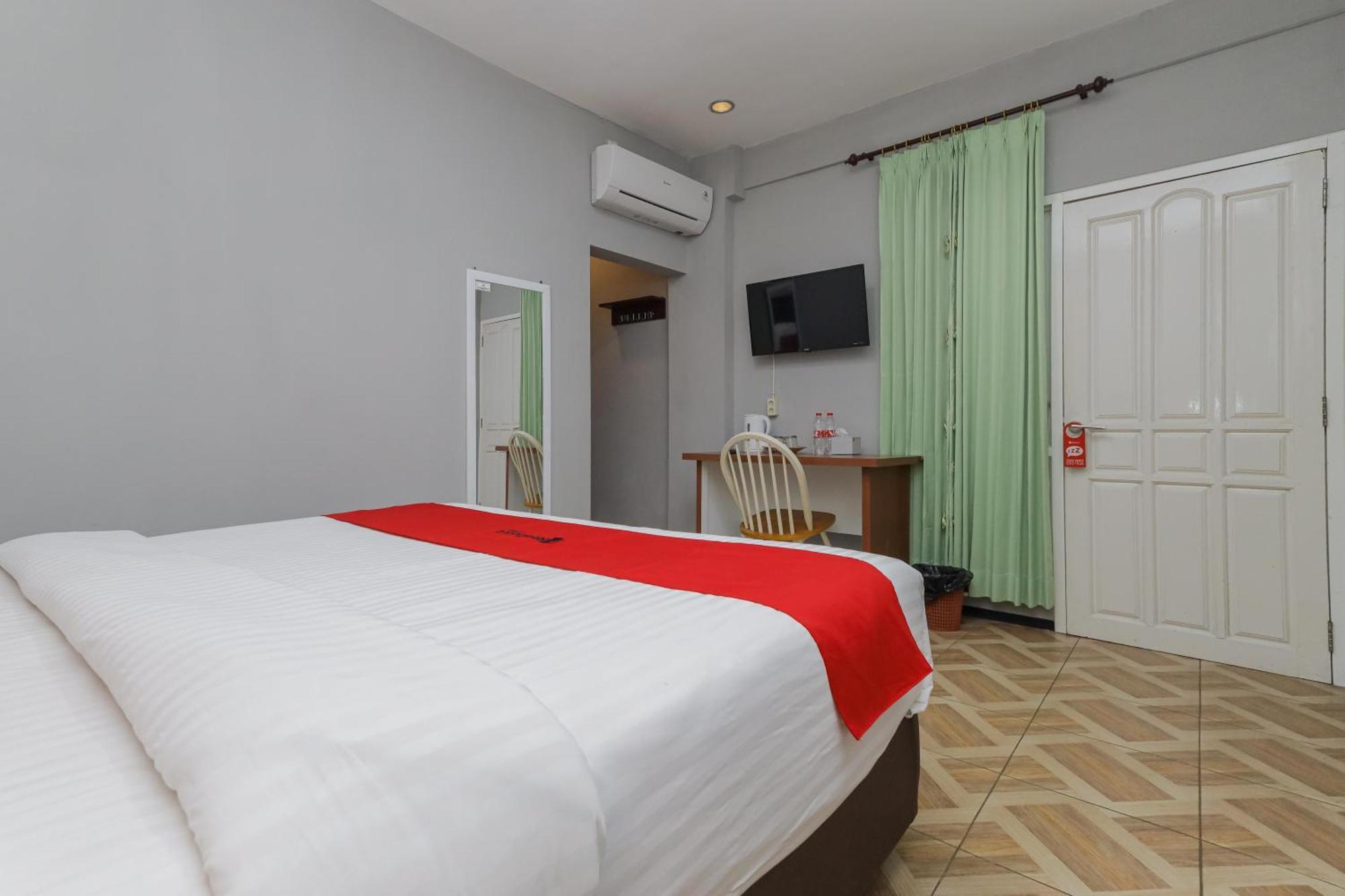 Reddoorz Plus At Swun Stay Raya Langsep Маланг Экстерьер фото