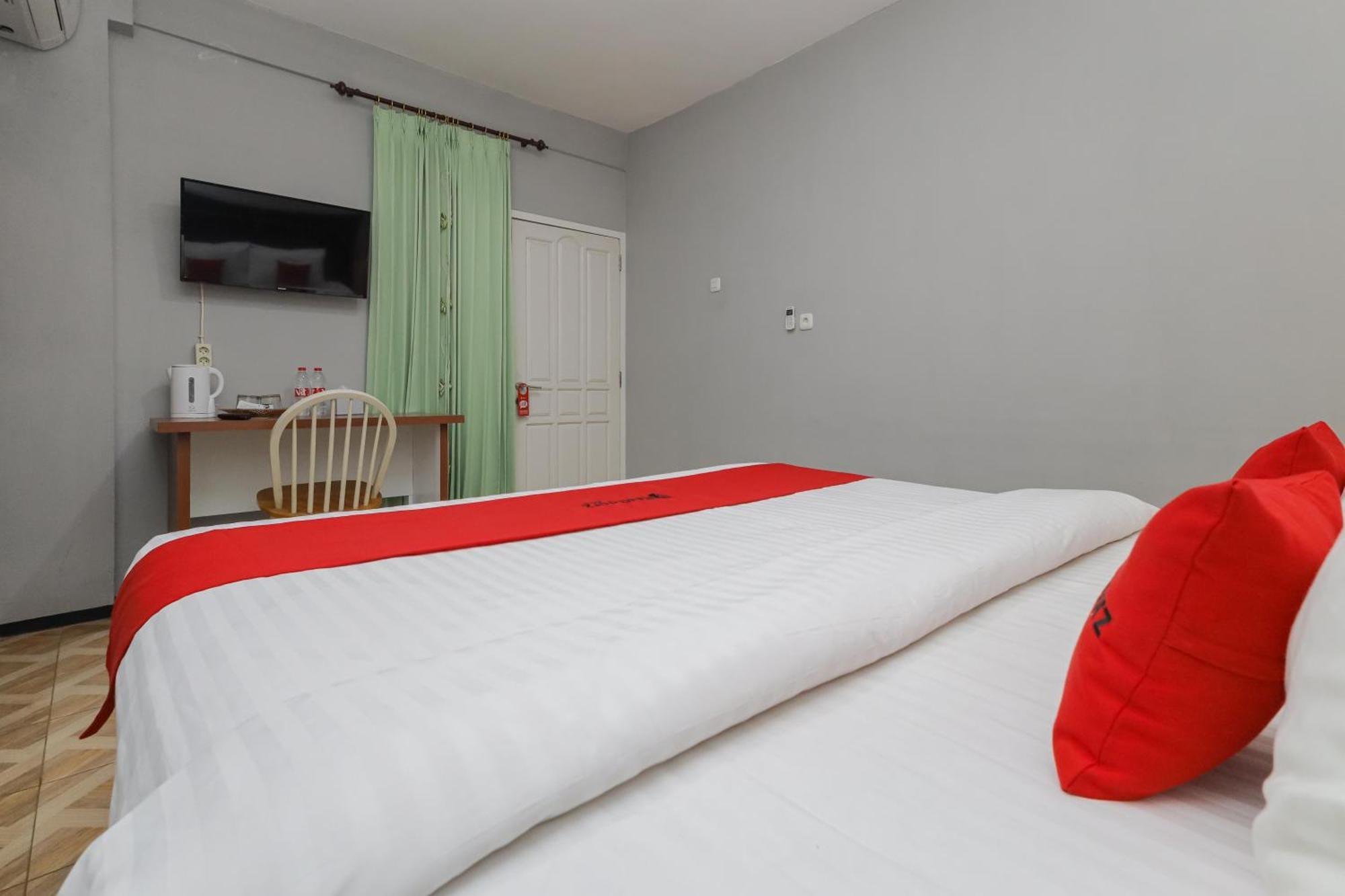 Reddoorz Plus At Swun Stay Raya Langsep Маланг Экстерьер фото