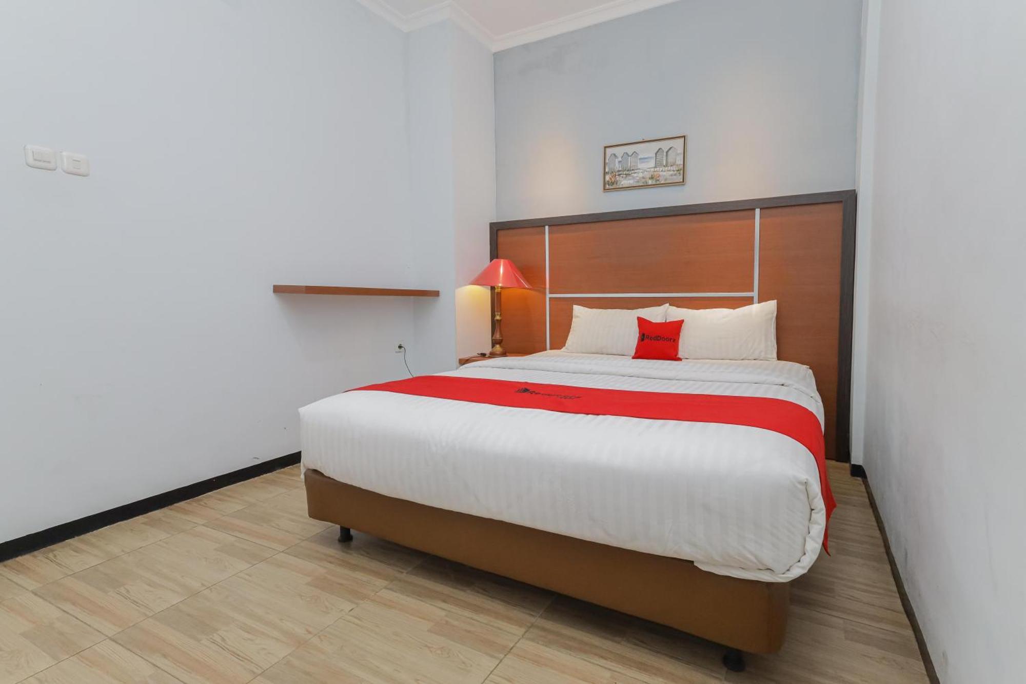 Reddoorz Plus At Swun Stay Raya Langsep Маланг Экстерьер фото