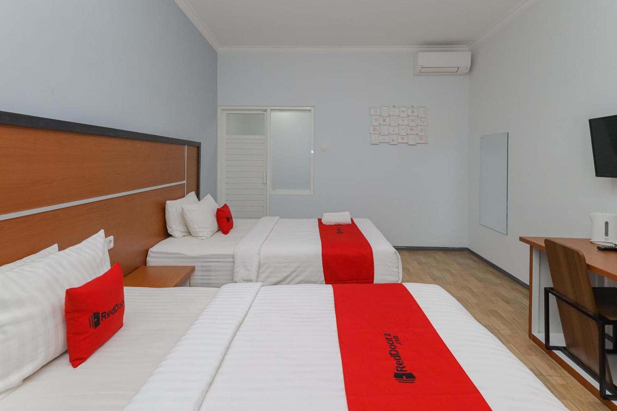 Reddoorz Plus At Swun Stay Raya Langsep Маланг Экстерьер фото