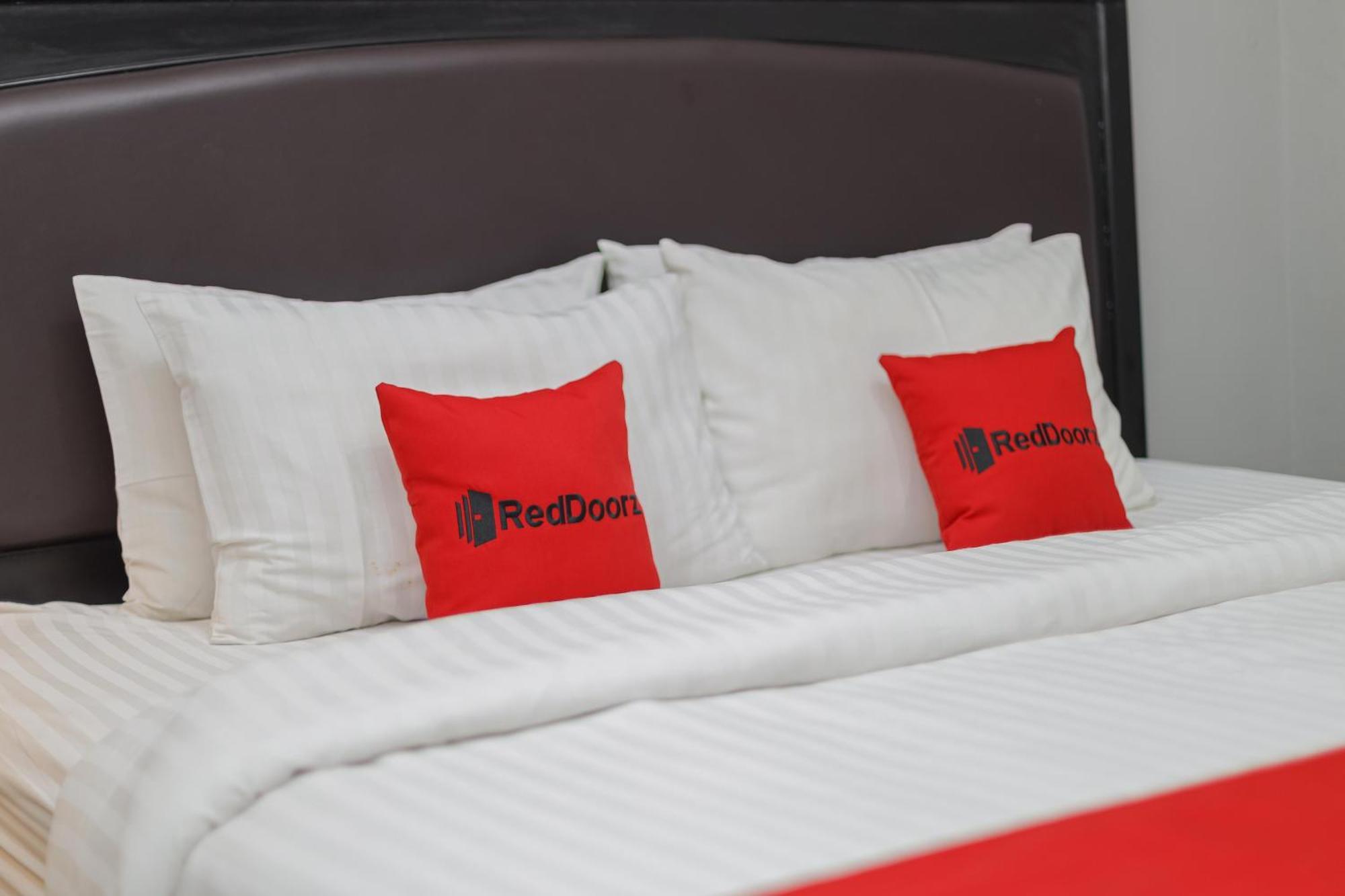 Reddoorz Plus At Swun Stay Raya Langsep Маланг Экстерьер фото